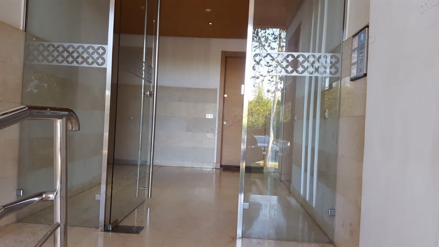 Se alquila este piso en Riyad. 3 hermosas habitaciones. Con Ascensor, balcón