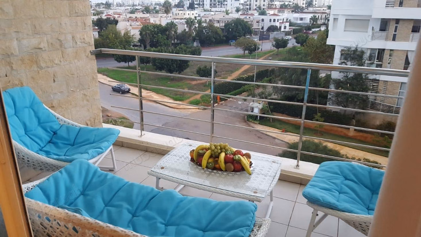 Se alquila este piso en Riyad. 3 hermosas habitaciones. Con Ascensor, balcón