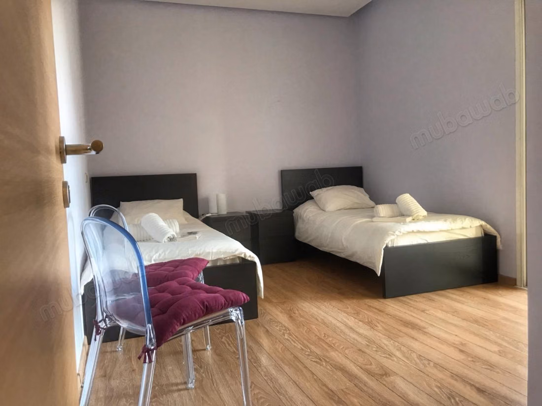 Se alquila este piso en Riyad. 3 hermosas habitaciones. Con Ascensor, balcón
