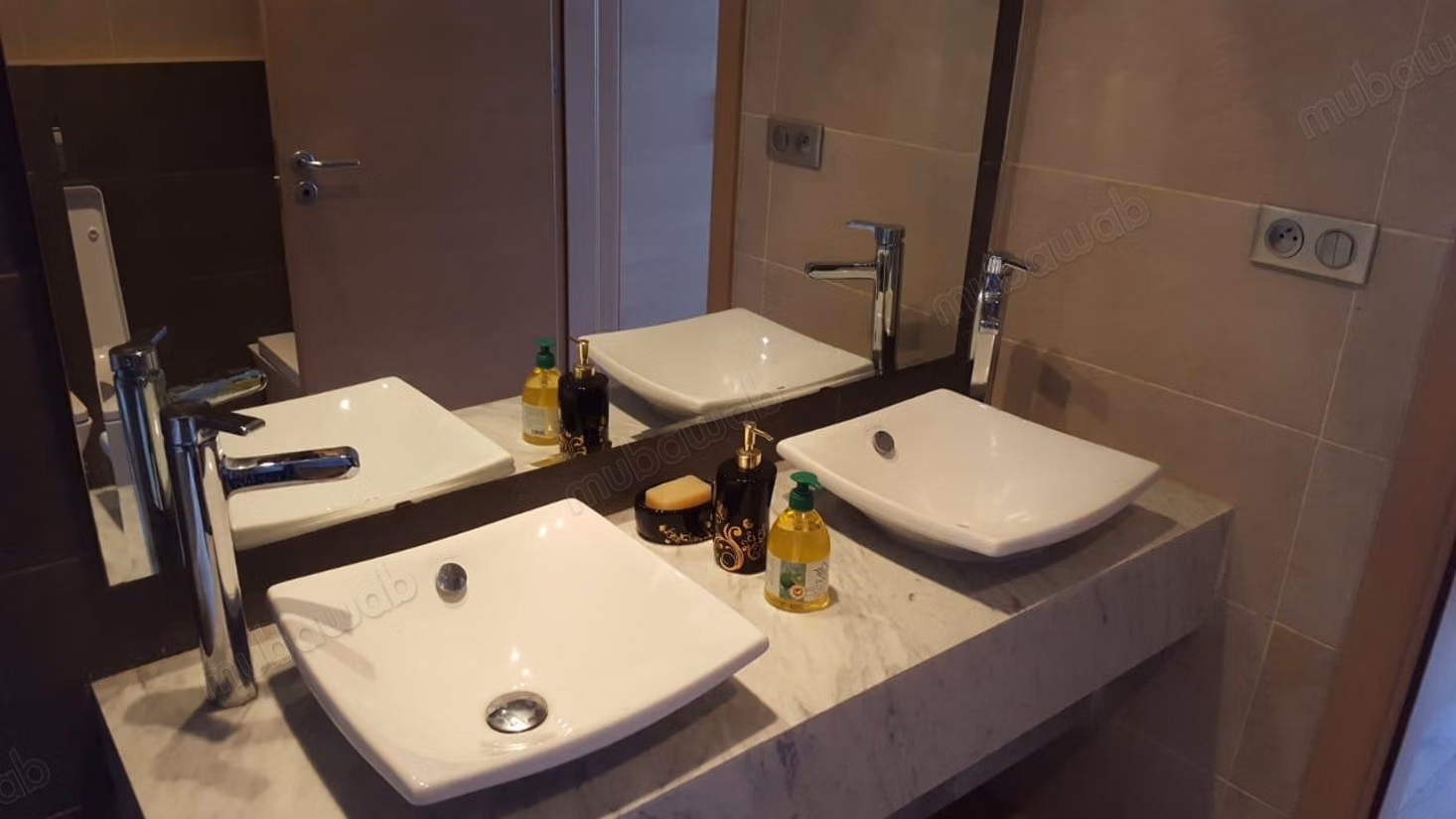 Se alquila este piso en Riyad. 3 hermosas habitaciones. Con Ascensor, balcón