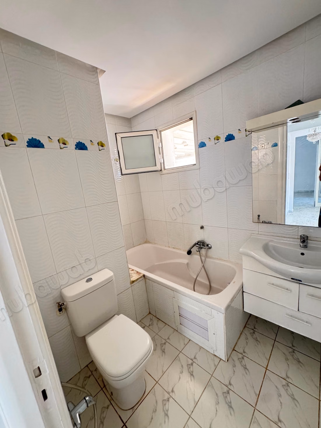 Vendita di un bel appartamento a Sidi Daoued. Superficie 73 mq. Spazi verdi e ascensore