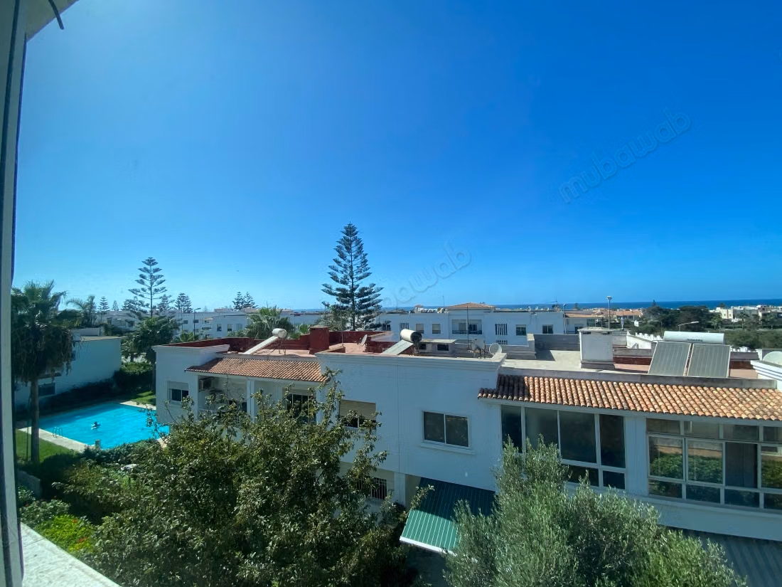 Huur dit triplex in Harhoura. 3 slaapkamers. Groot balkon