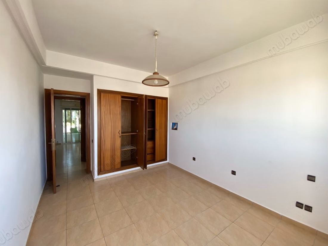 Huur dit triplex in Harhoura. 3 slaapkamers. Groot balkon