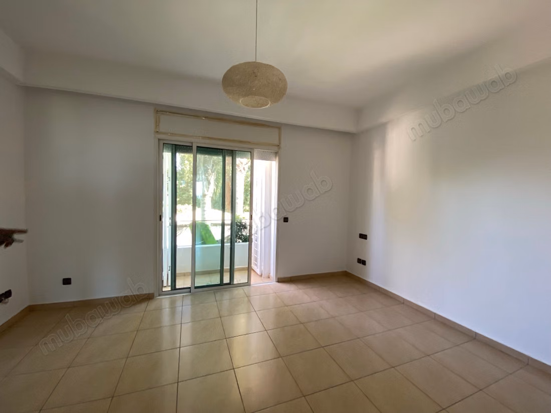 Huur dit triplex in Harhoura. 3 slaapkamers. Groot balkon