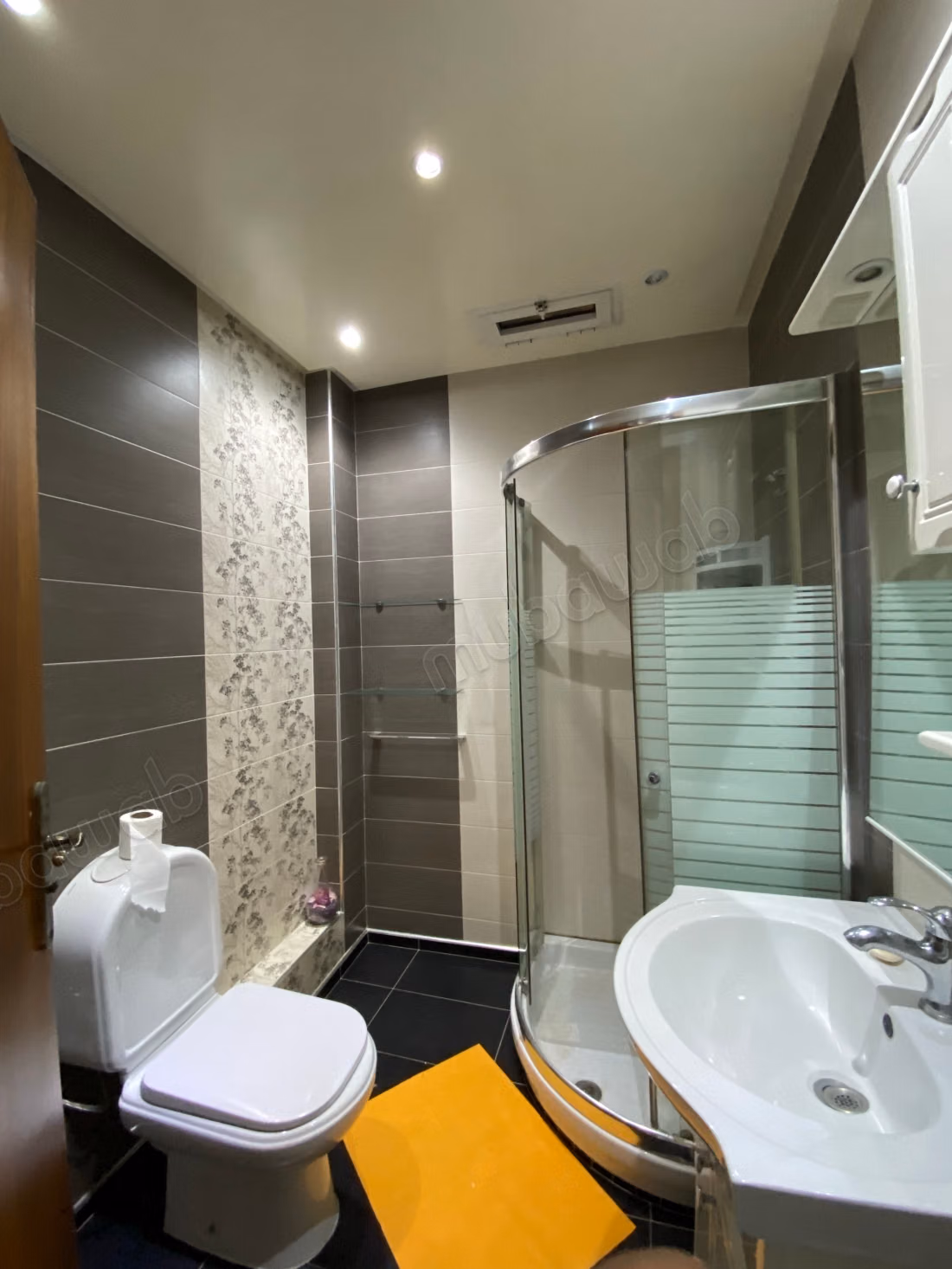 Huur dit triplex in Harhoura. 3 slaapkamers. Groot balkon