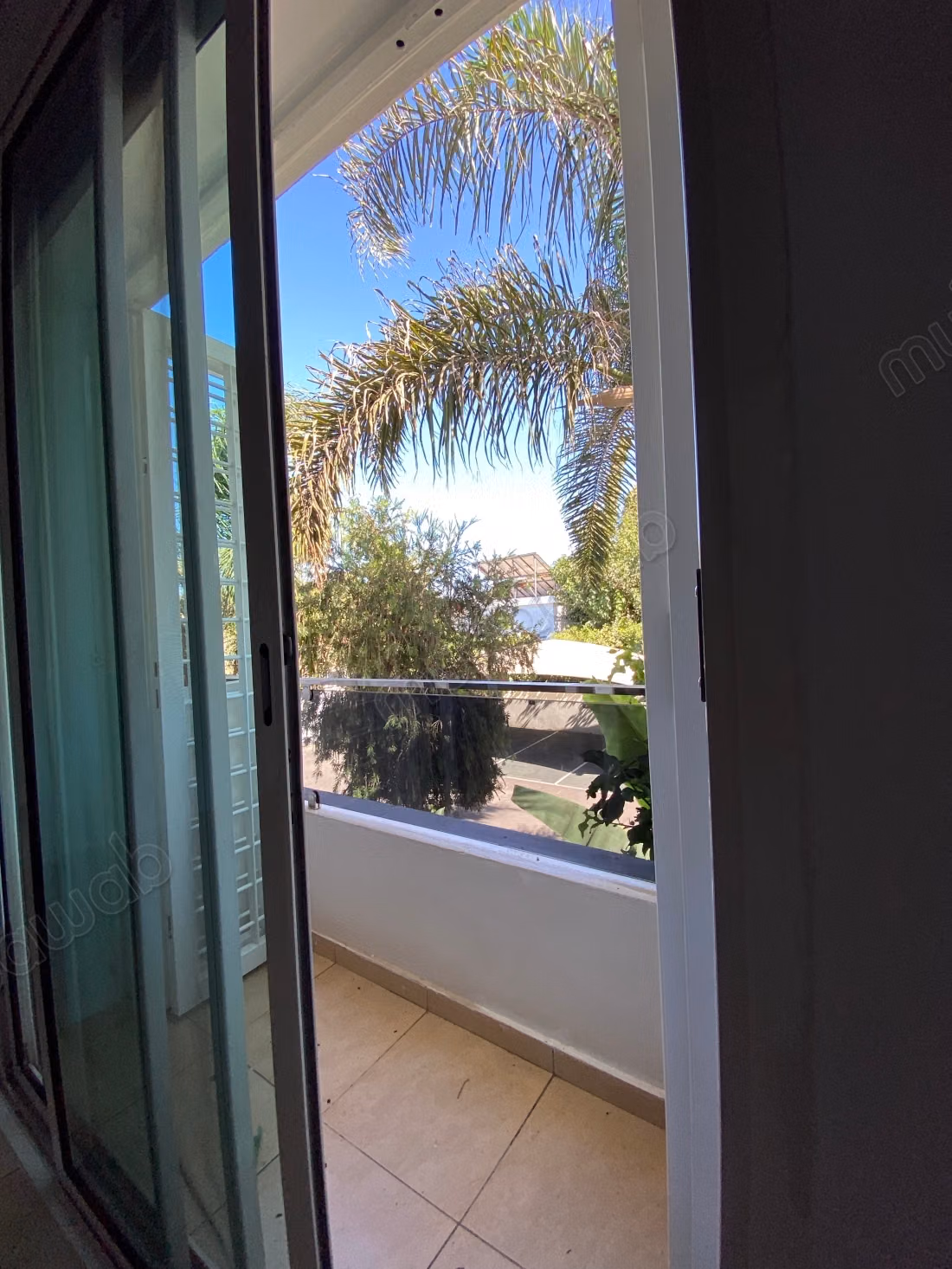 Huur dit triplex in Harhoura. 3 slaapkamers. Groot balkon