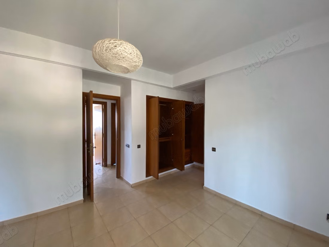 Huur dit triplex in Harhoura. 3 slaapkamers. Groot balkon