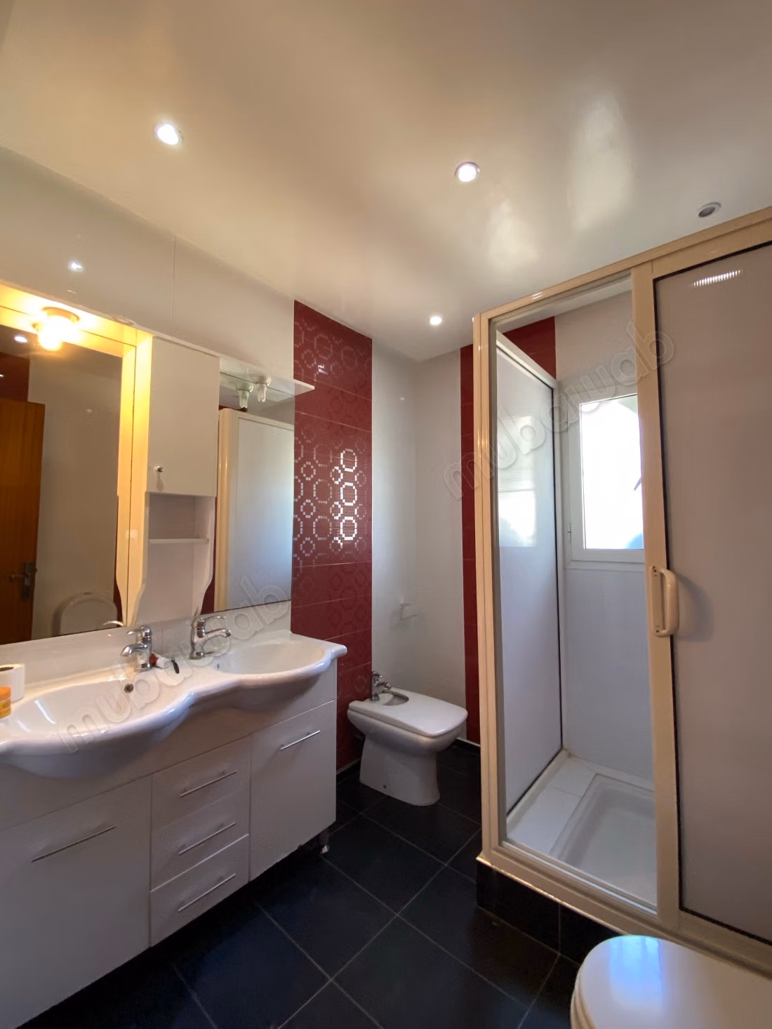 Huur dit triplex in Harhoura. 3 slaapkamers. Groot balkon