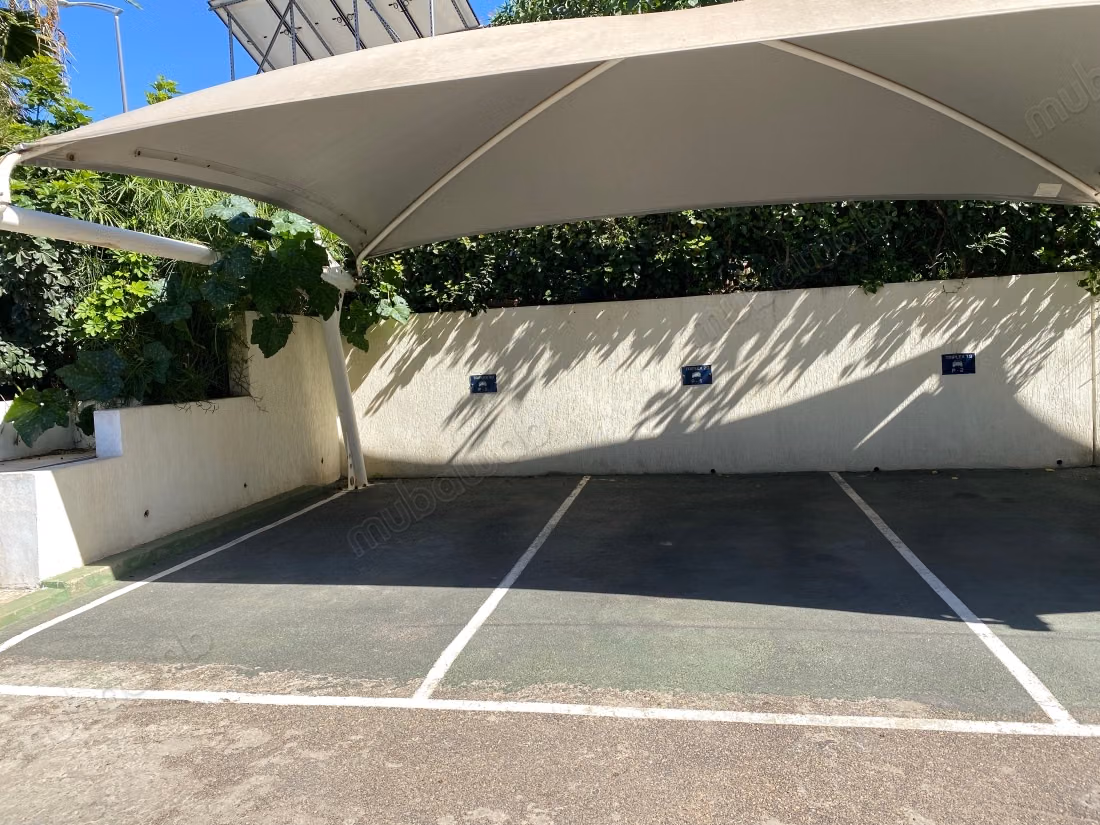 Huur dit triplex in Harhoura. 3 slaapkamers. Groot balkon