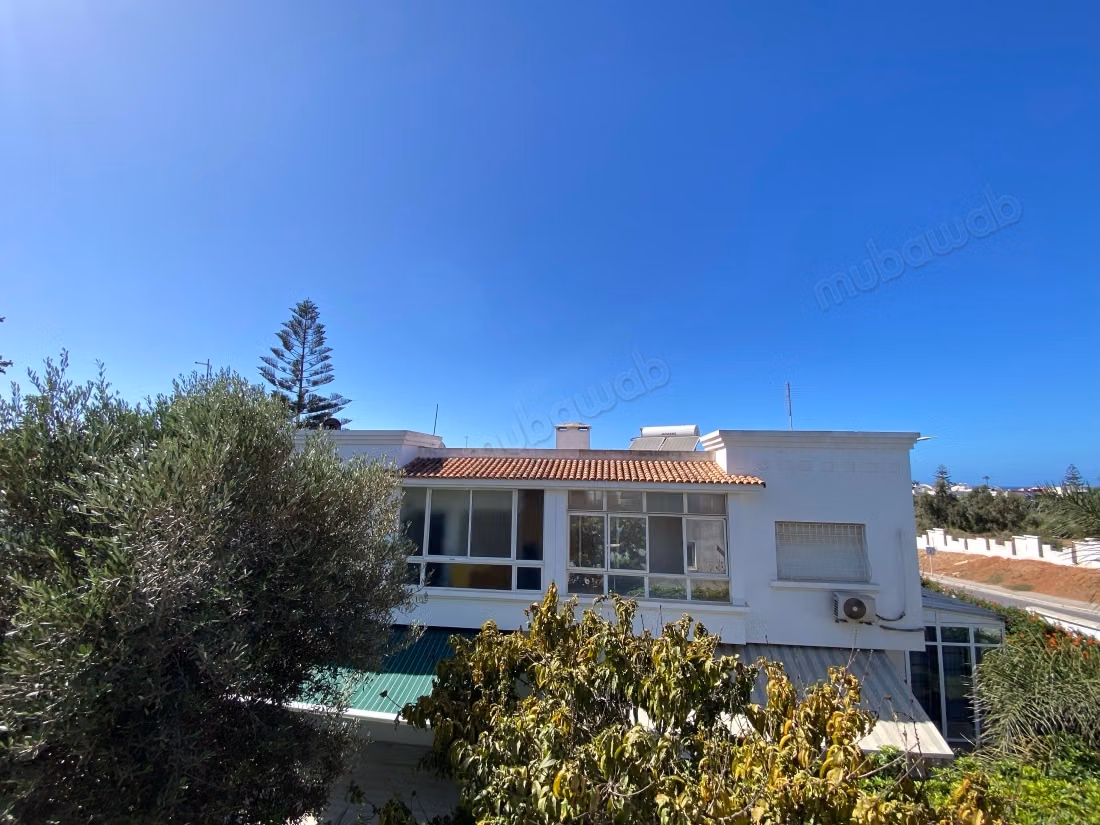 Huur dit triplex in Harhoura. 3 slaapkamers. Groot balkon