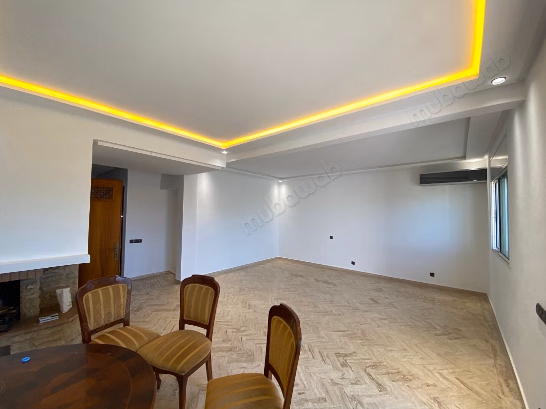 Huur dit triplex in Harhoura. 3 slaapkamers. Groot balkon