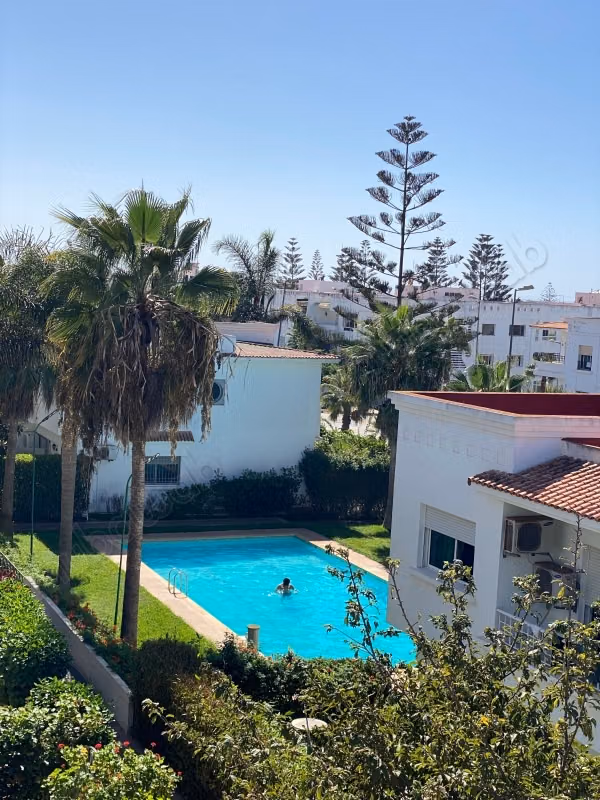 Huur dit triplex in Harhoura. 3 slaapkamers. Groot balkon