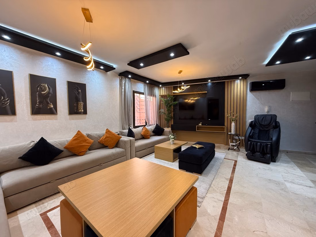 Studio en vente à Hivernage. 1 belle chambre. Bien meublé