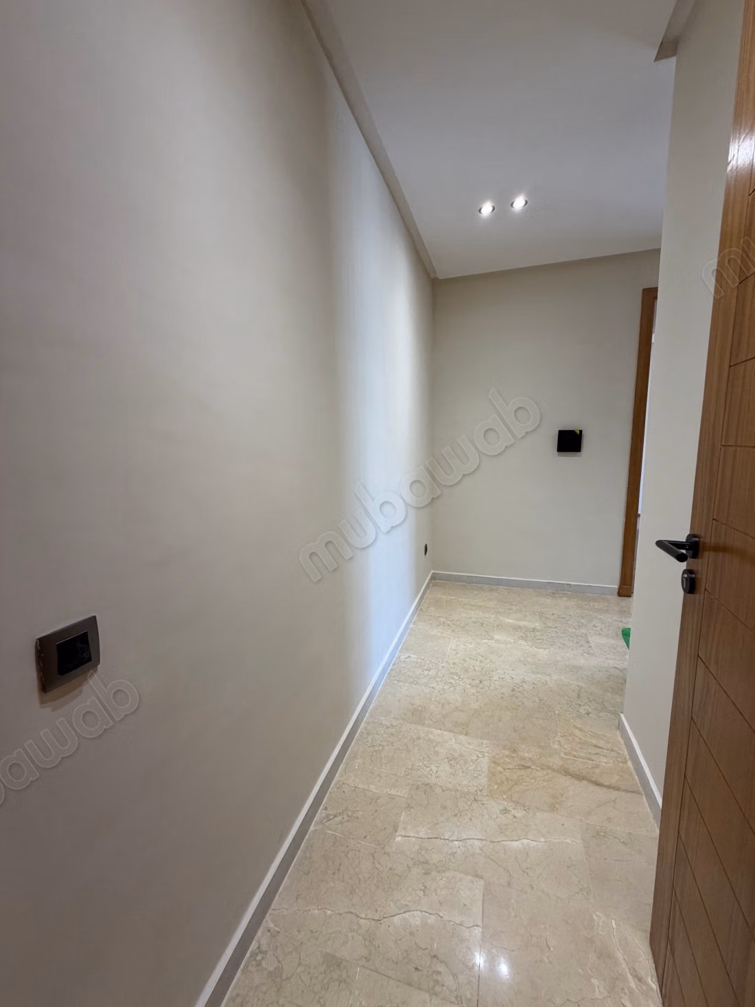 Très bel appartement en location à Les Hôpitaux. 1 belle chambre. Prestation de conciergerie, air conditionné