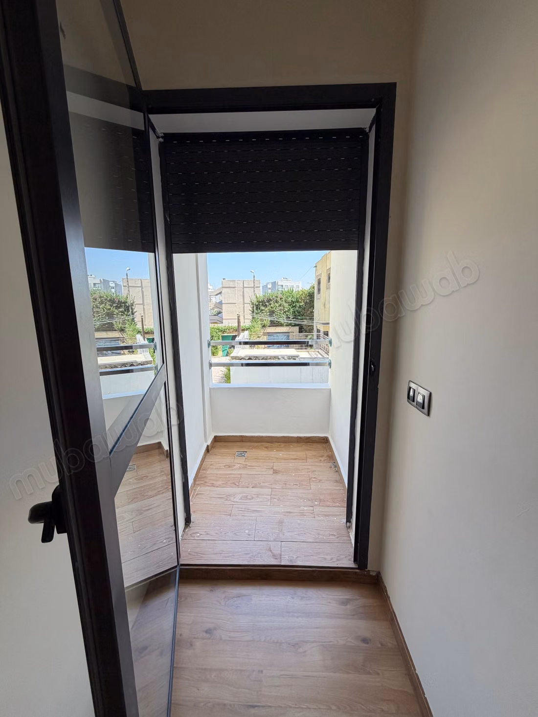 Très bel appartement en location à Les Hôpitaux. 1 belle chambre. Prestation de conciergerie, air conditionné