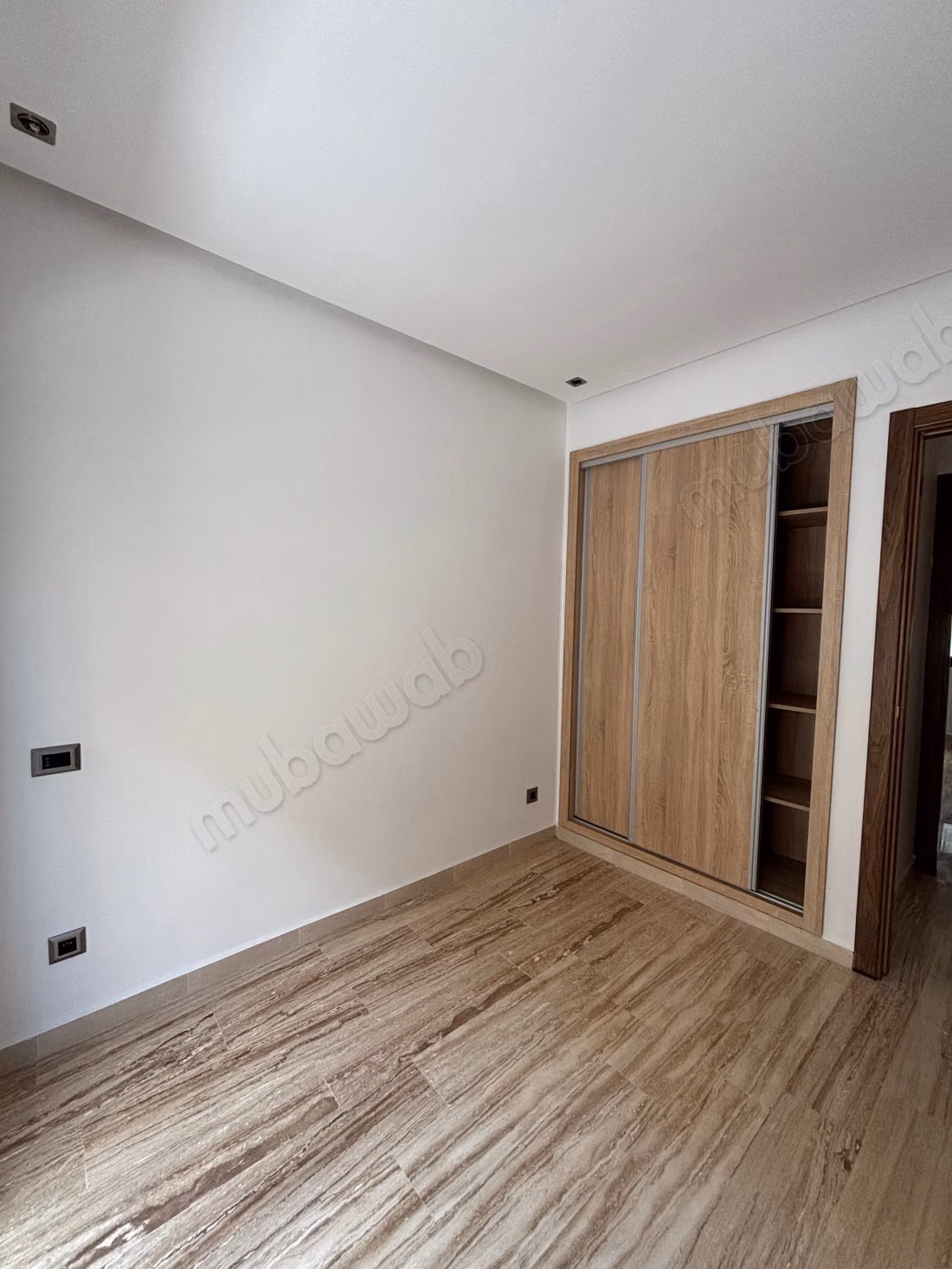 Affitto di un appartamento a Belvédère. Superficie di 100 m². Con ascensore e terrazza