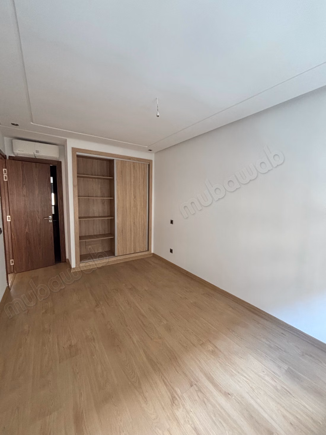 Affitto di un appartamento a Belvédère. Superficie di 100 m². Con ascensore e terrazza
