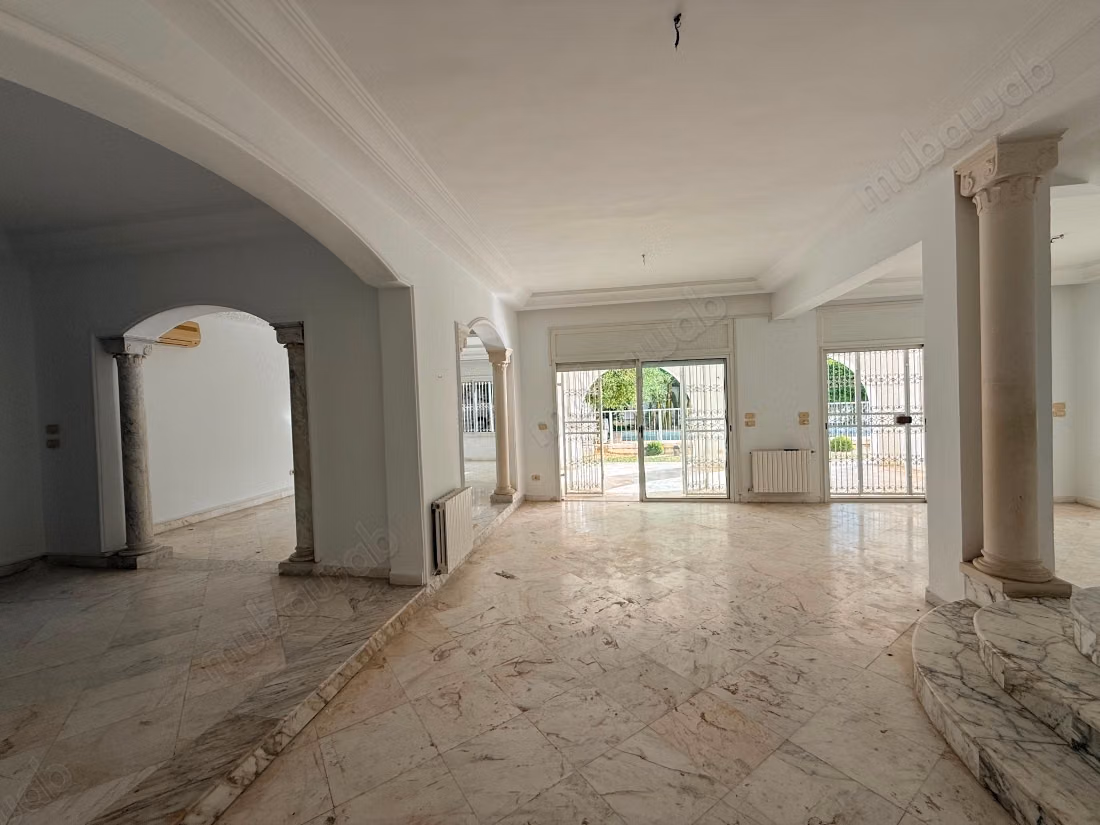 À Louer une villa avec piscine à Carthage
