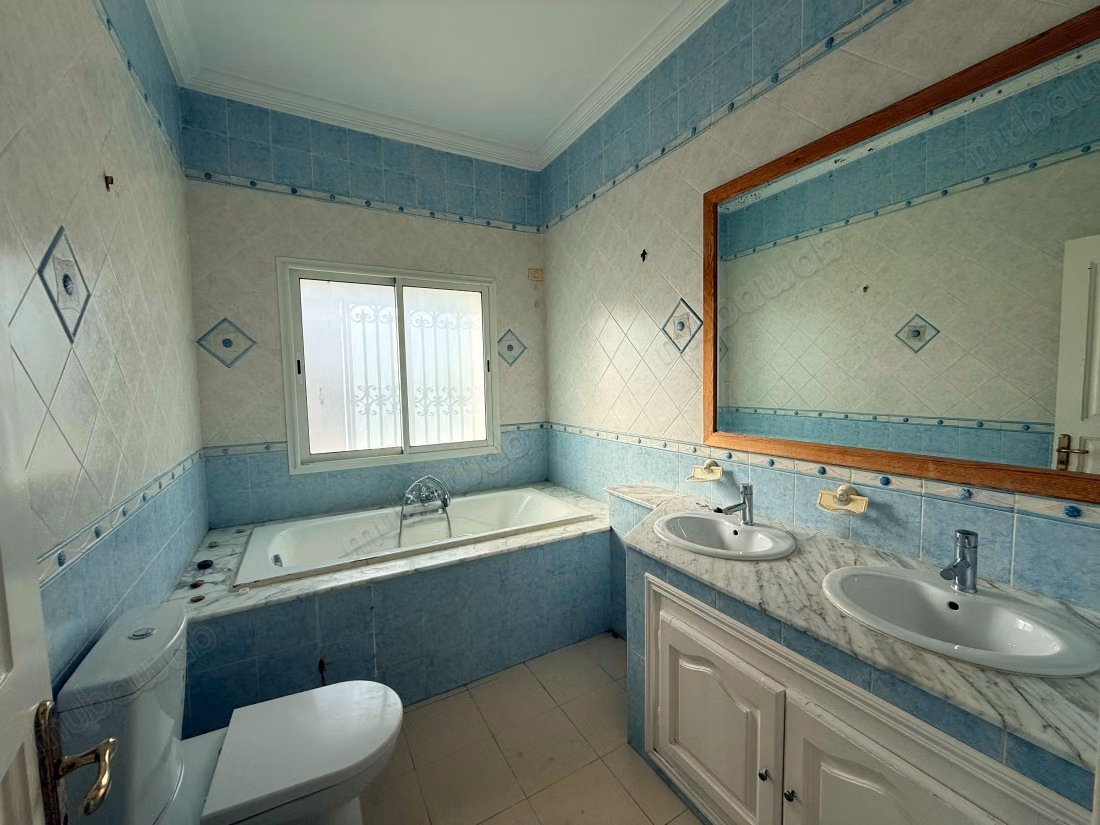 À Louer une villa avec piscine à Carthage