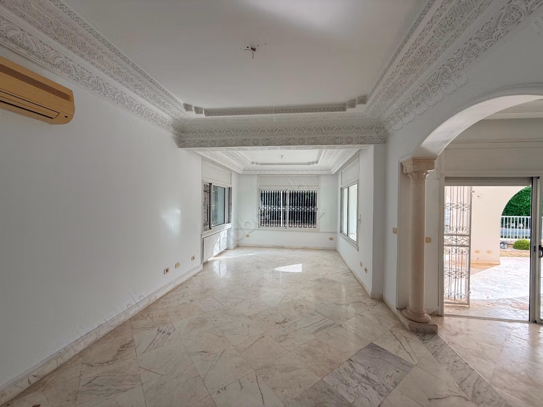 À Louer une villa avec piscine à Carthage