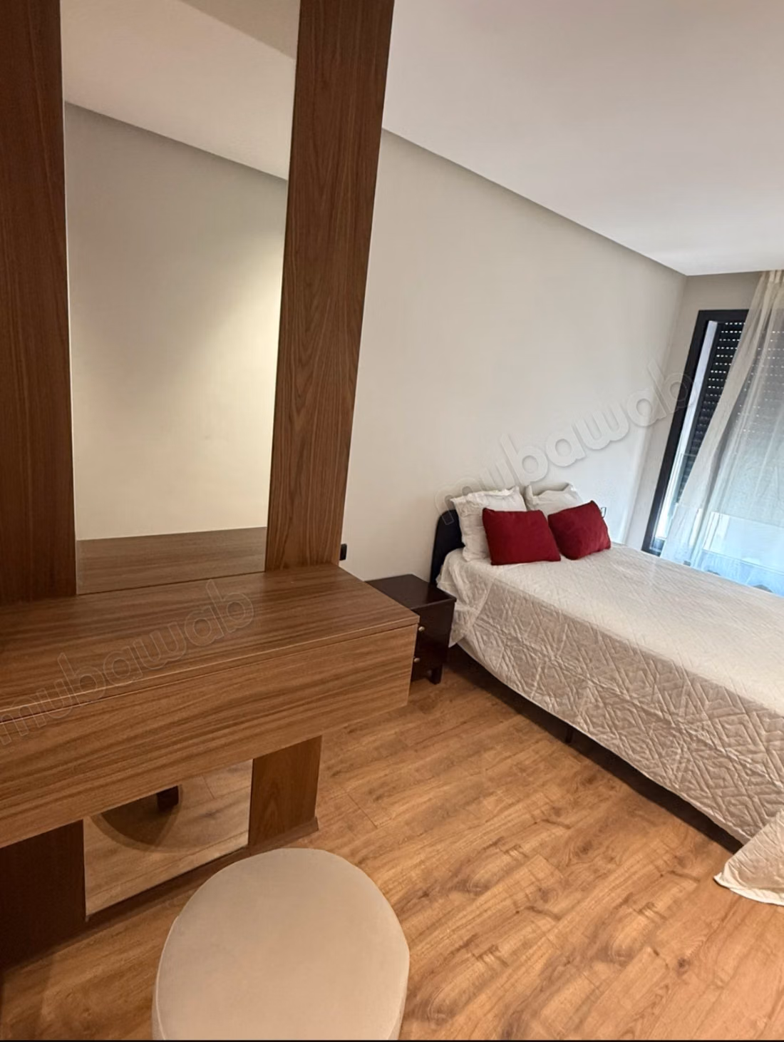 Location d'un appartement à Oasis. 1 belle chambre. Bien meublé