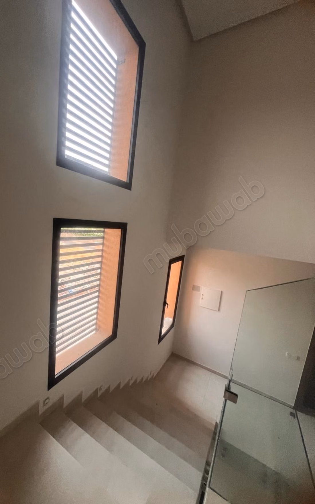 Beautiful villa for sale on Route de Tahanaout. 4 comfortable bedrooms. Pool and concierge service