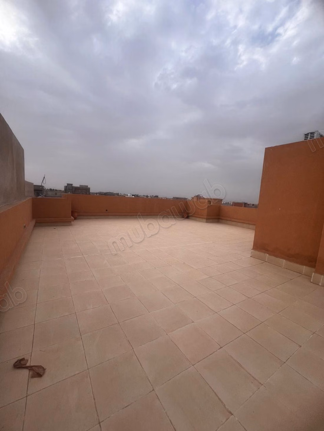 Beautiful villa for sale on Route de Tahanaout. 4 comfortable bedrooms. Pool and concierge service