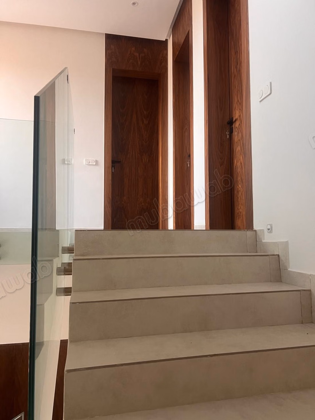 Beautiful villa for sale on Route de Tahanaout. 4 comfortable bedrooms. Pool and concierge service