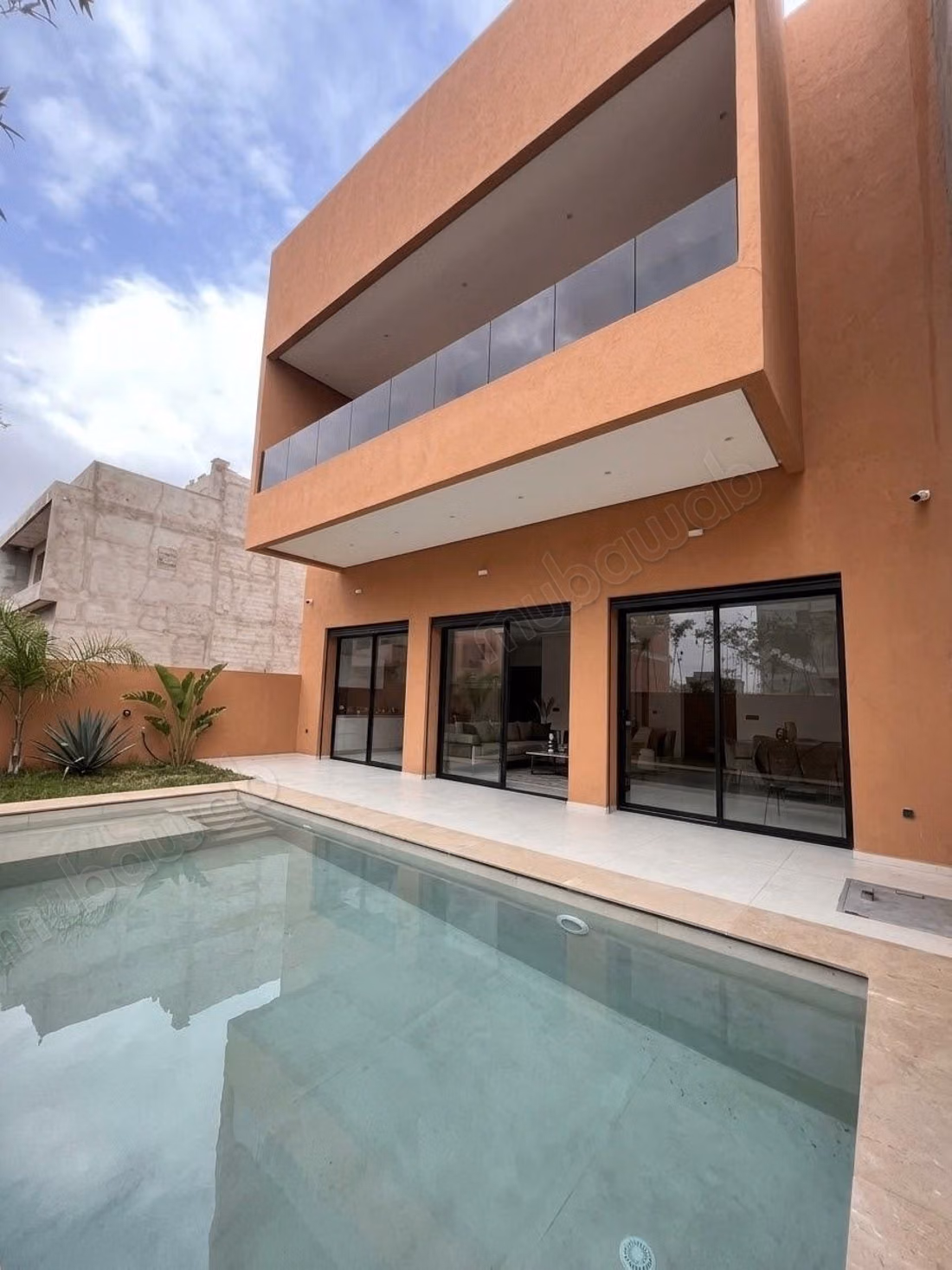 Beautiful villa for sale on Route de Tahanaout. 4 comfortable bedrooms. Pool and concierge service