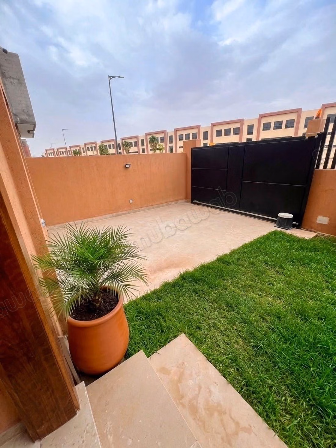 Beautiful villa for sale on Route de Tahanaout. 4 comfortable bedrooms. Pool and concierge service