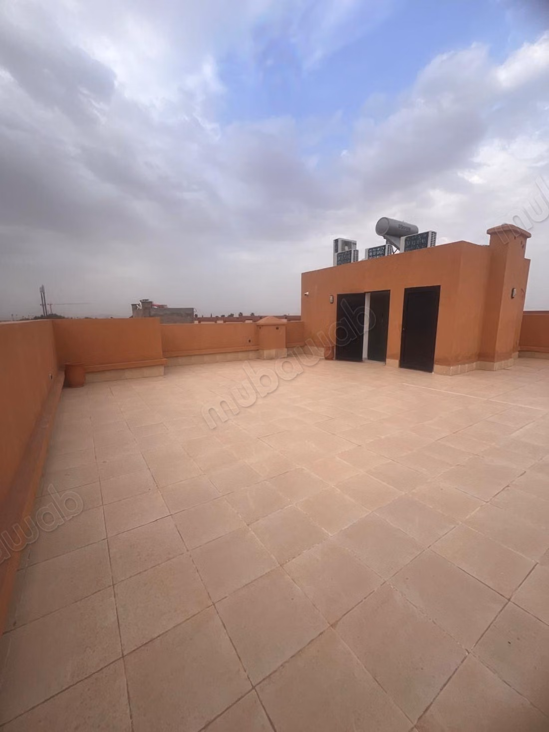 Beautiful villa for sale on Route de Tahanaout. 4 comfortable bedrooms. Pool and concierge service