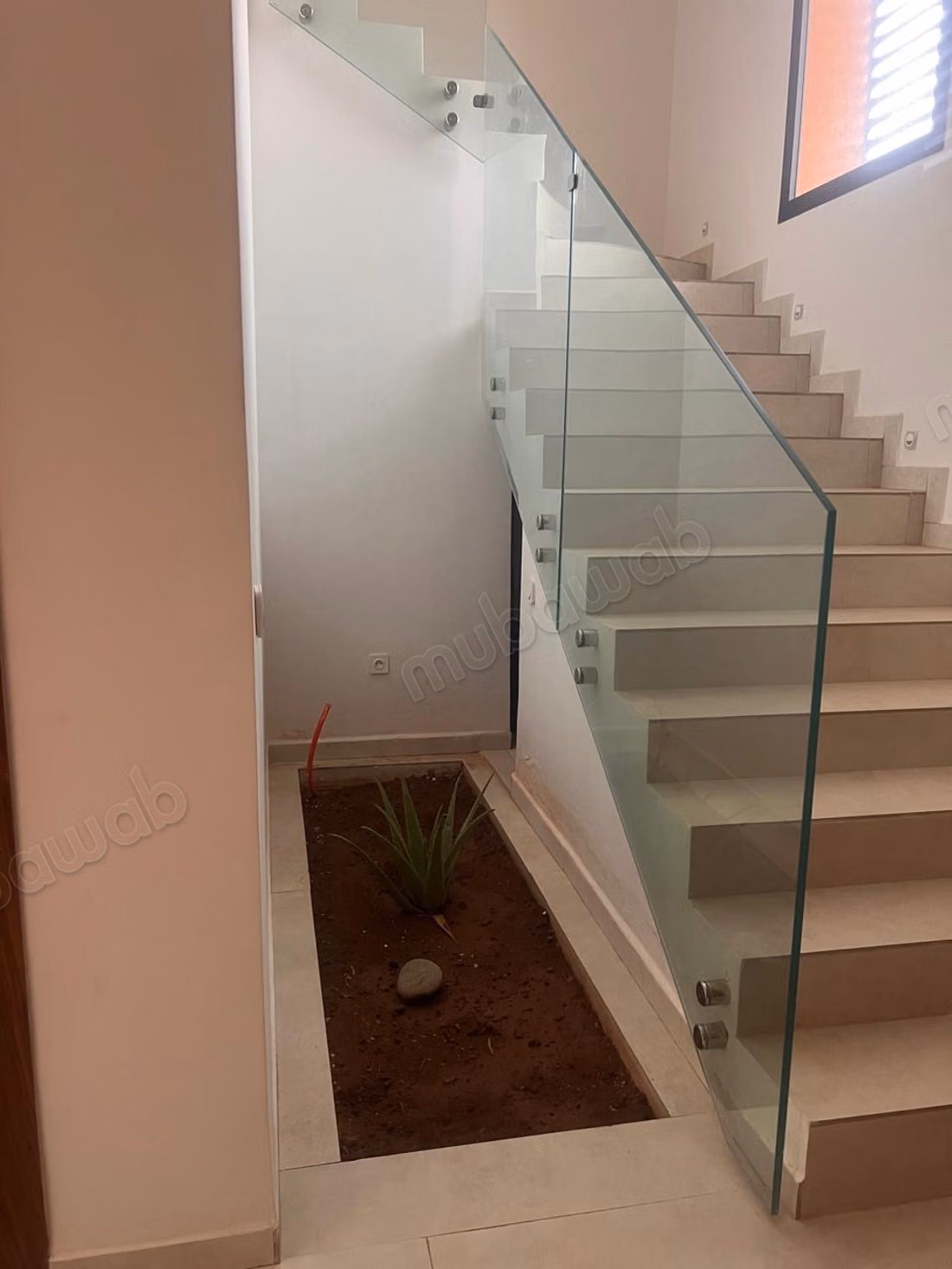 Beautiful villa for sale on Route de Tahanaout. 4 comfortable bedrooms. Pool and concierge service
