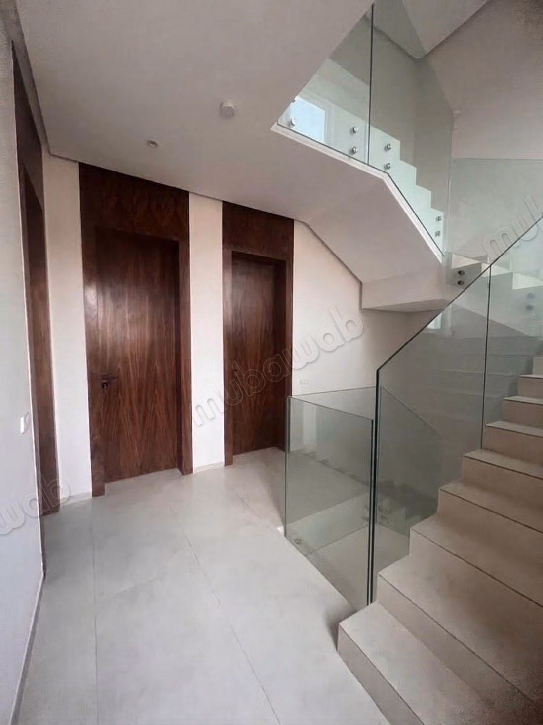 Beautiful villa for sale on Route de Tahanaout. 4 comfortable bedrooms. Pool and concierge service