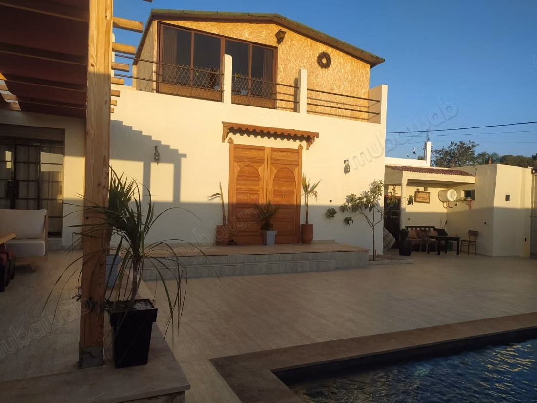 Villa meublée avec piscine à vendre à Ghazoua