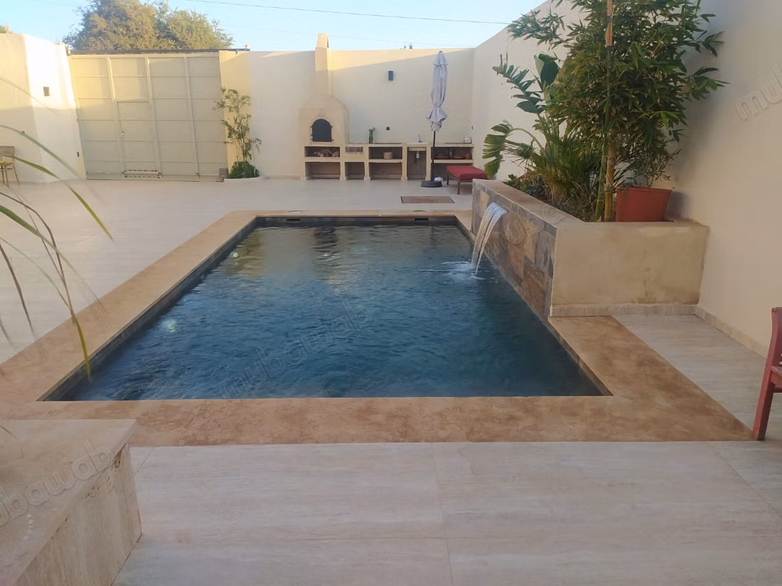 Villa meublée avec piscine à vendre à Ghazoua