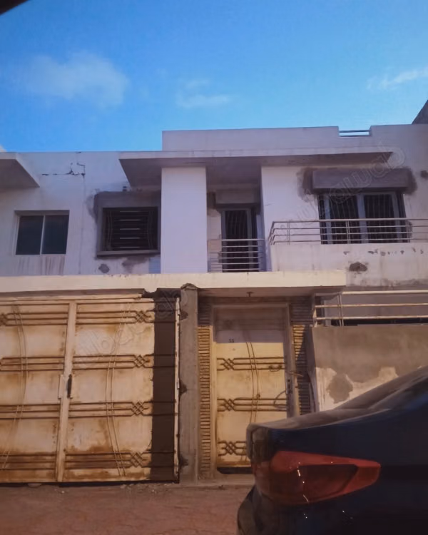 Luxe villa te koop in Al Wifaq. 3 grote kamers. Tuin en terras