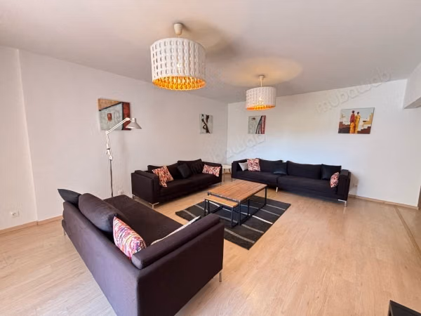 Louez cet appartement à Racine. 5 pièces. Grenier
