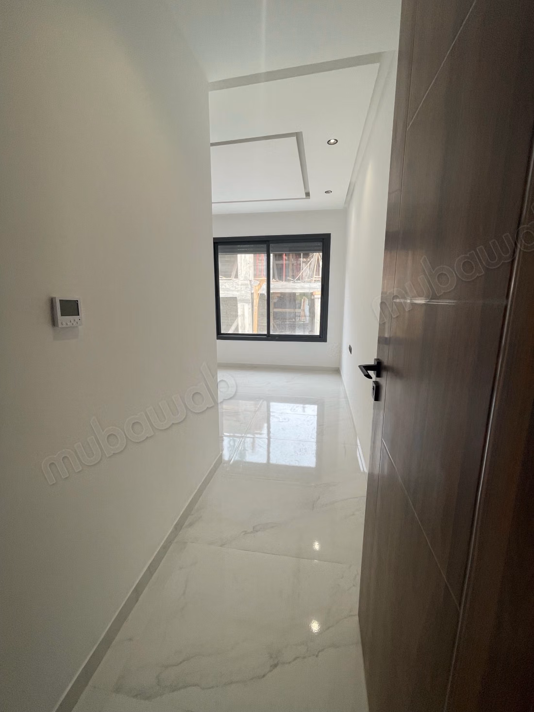 Bel appartement en location à Oasis. 1 Pièce. Porte blindée, sécurité