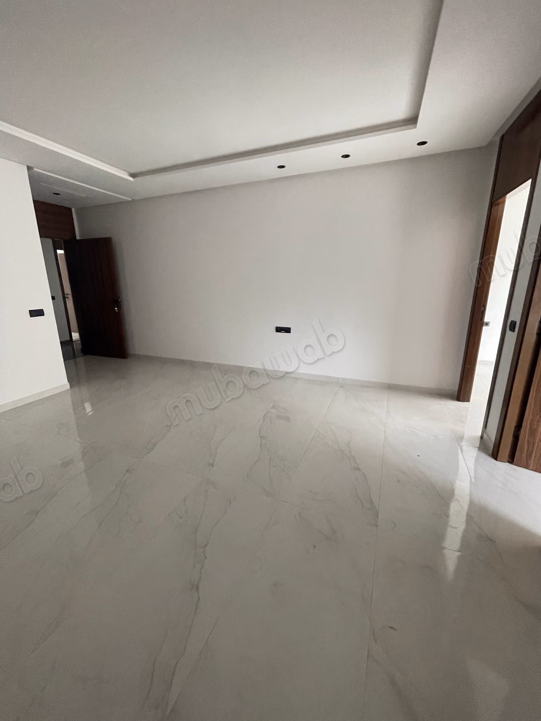Bel appartement en location à Oasis. 1 Pièce. Porte blindée, sécurité