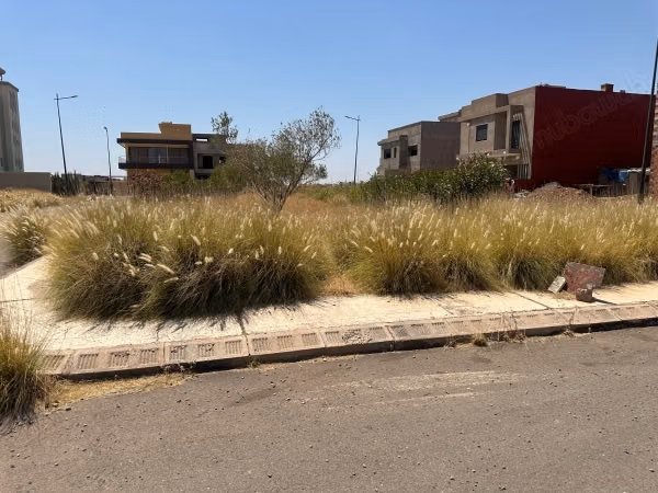 Acquisto di terreno in Route de Tahanaout. Superficie di 250 m²
