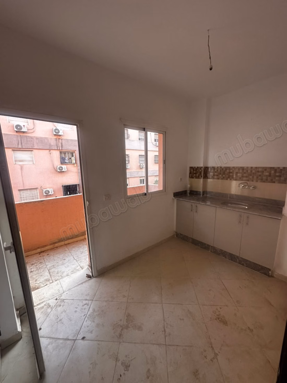 Appart avec balcon près Marjan et café l’adresse