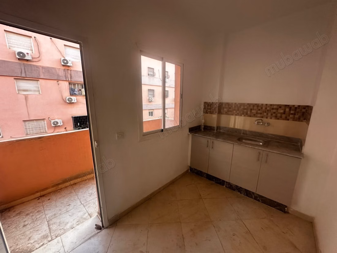 Appart avec balcon près Marjan et café l’adresse
