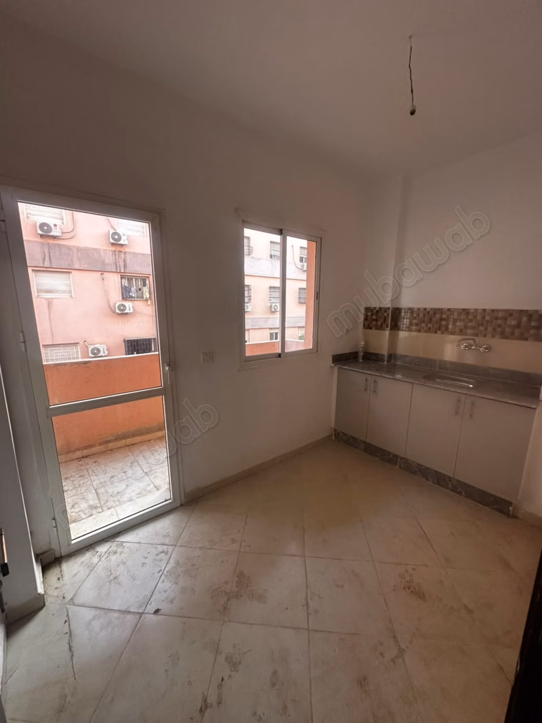 Appart avec balcon près Marjan et café l’adresse