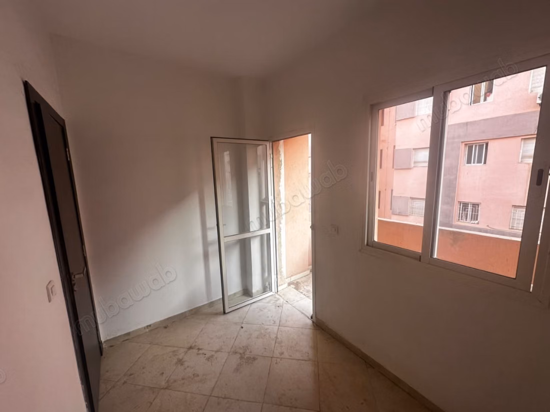 Appart avec balcon près Marjan et café l’adresse