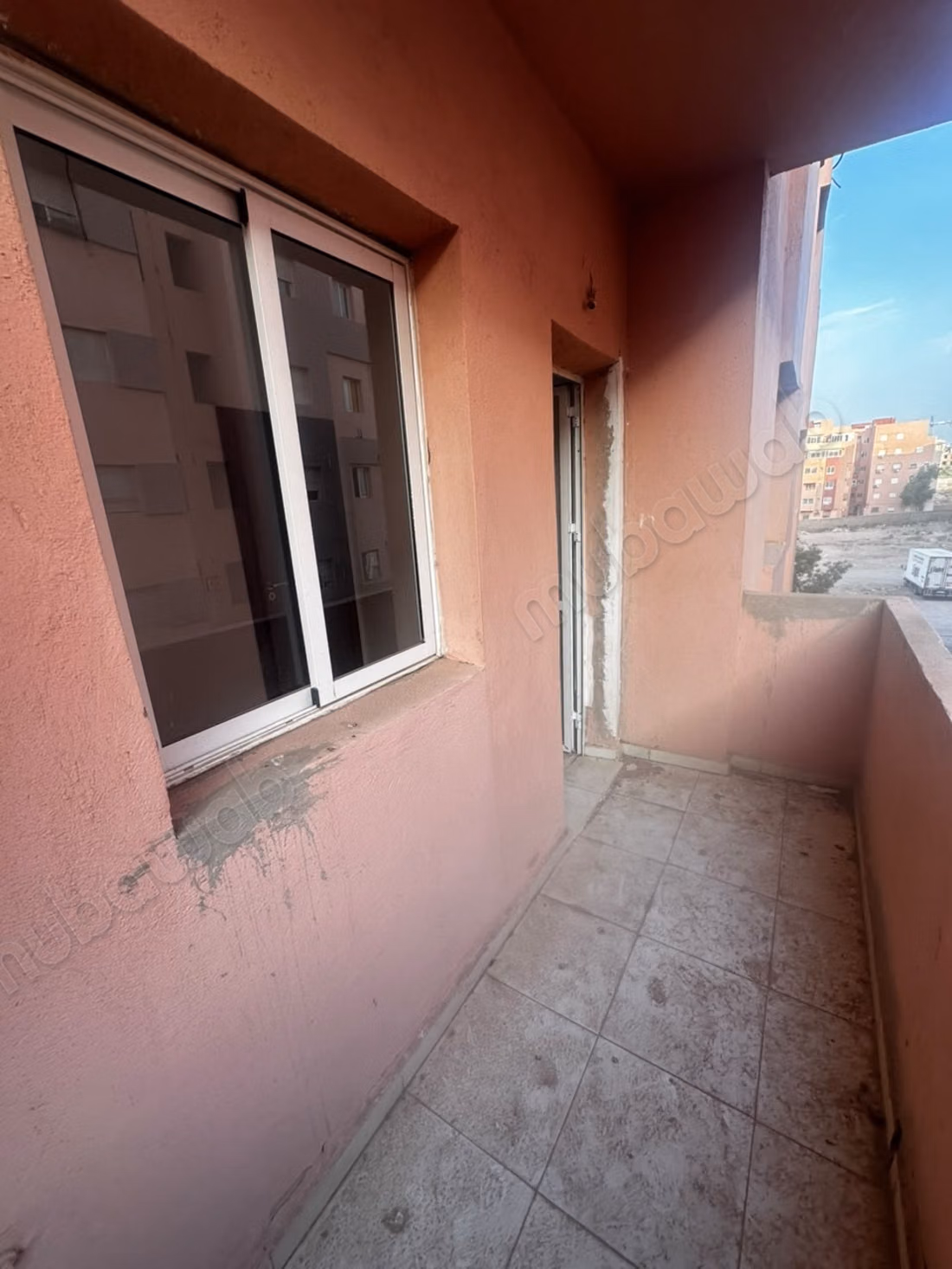 Appart avec balcon près Marjan et café l’adresse