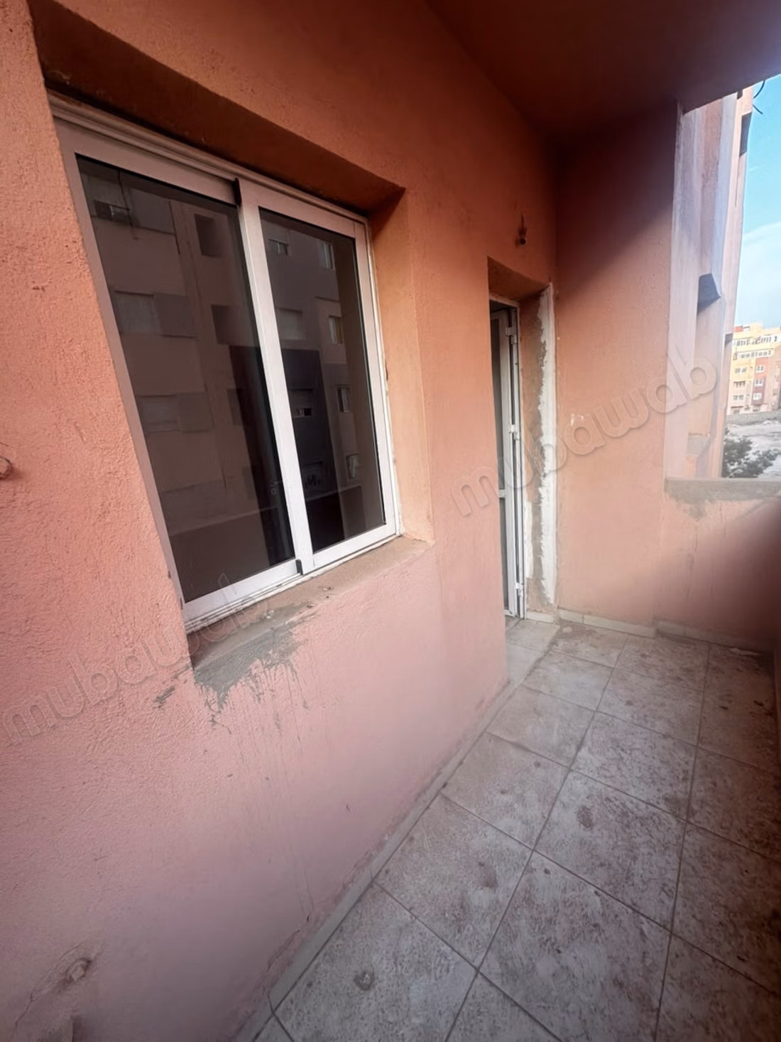 Appart avec balcon près Marjan et café l’adresse