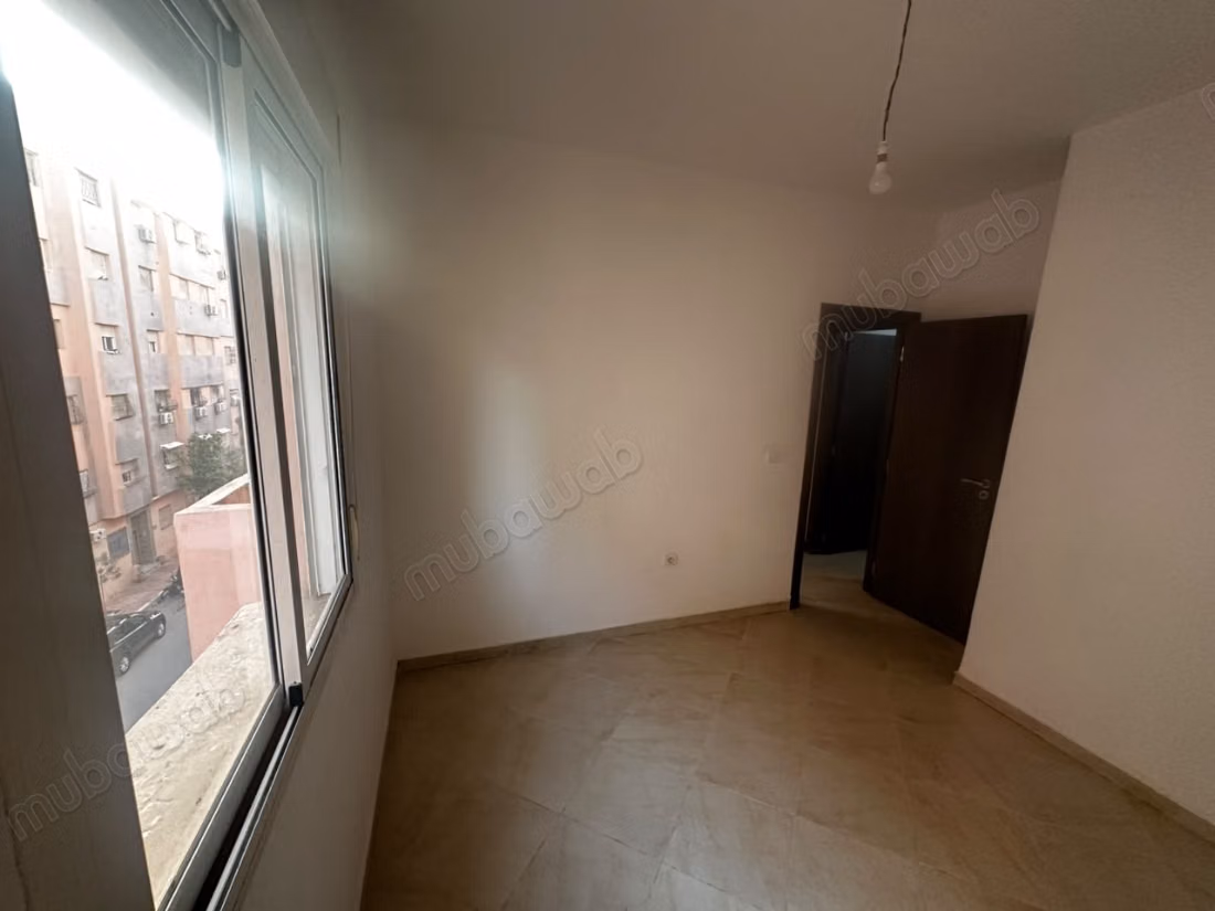 Appart avec balcon près Marjan et café l’adresse