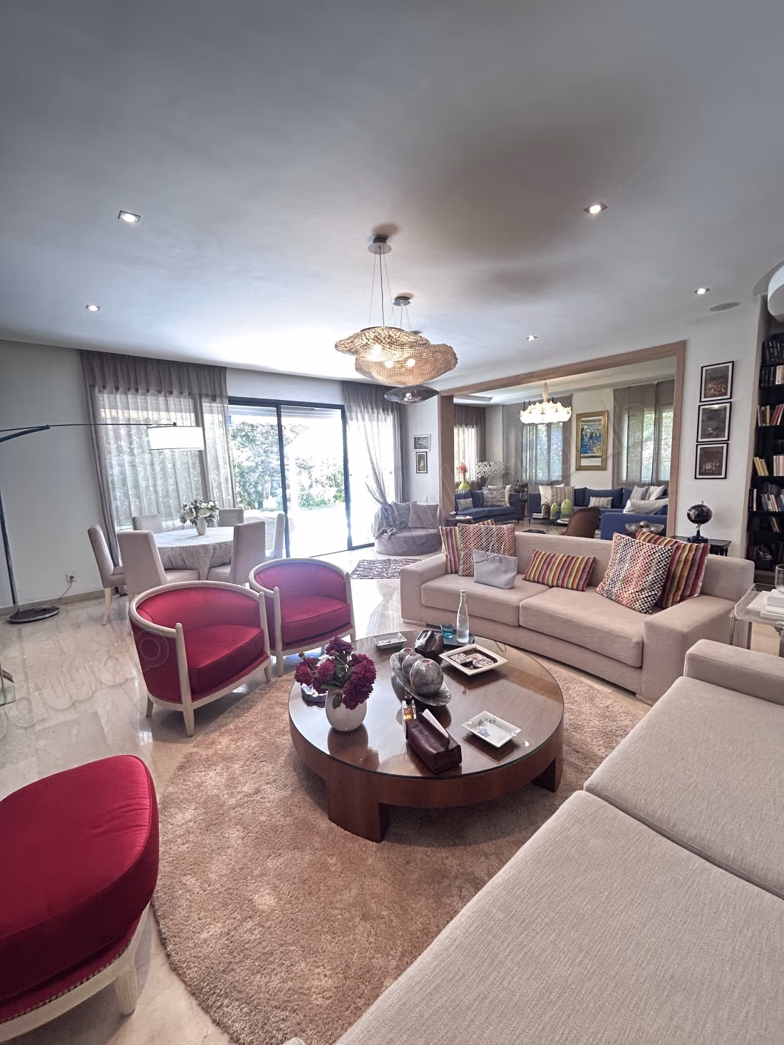 Spacieuse et belle villa à vendre à bouskoura