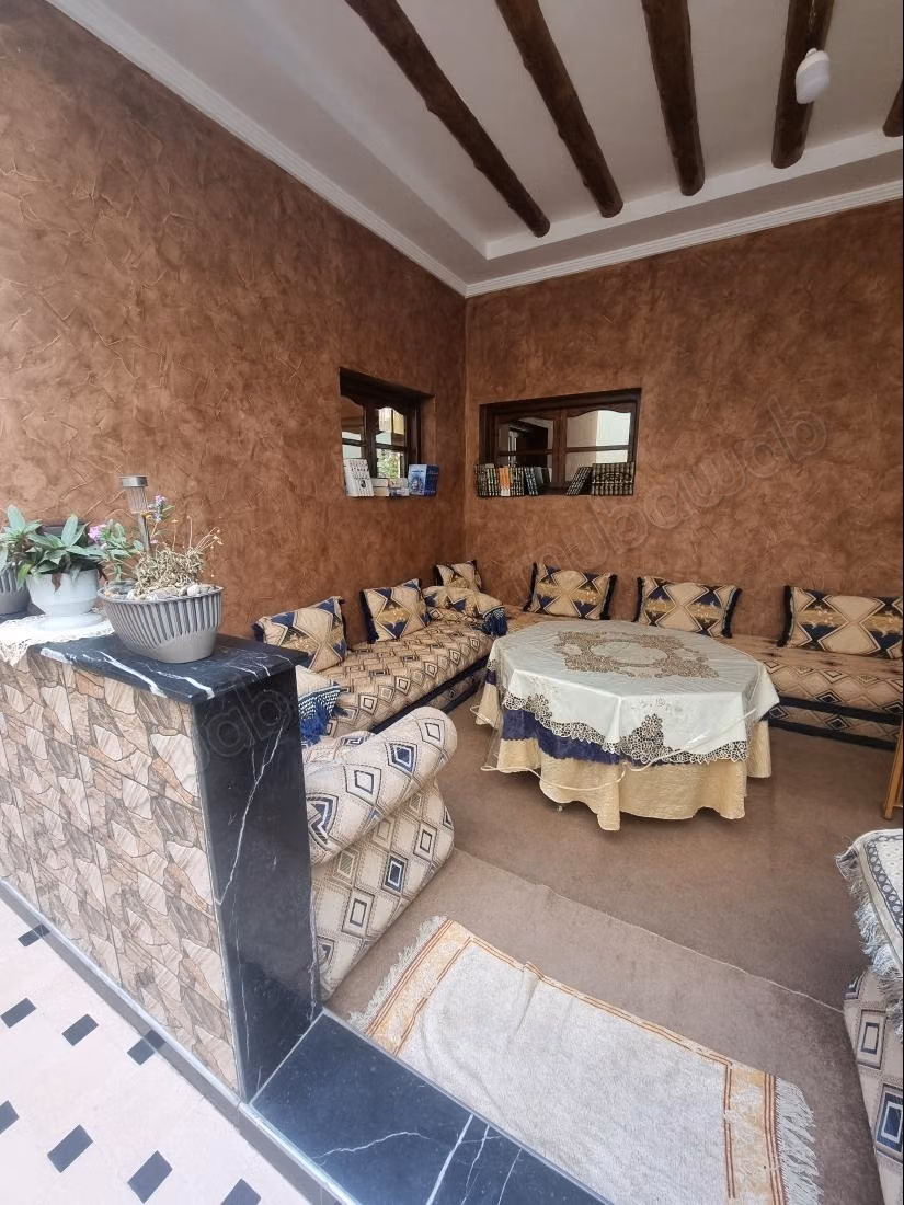 Magnifique villa à louer à Hay Dakhla. 3 grandes pièces. Porte blindée et résidence sécurisée