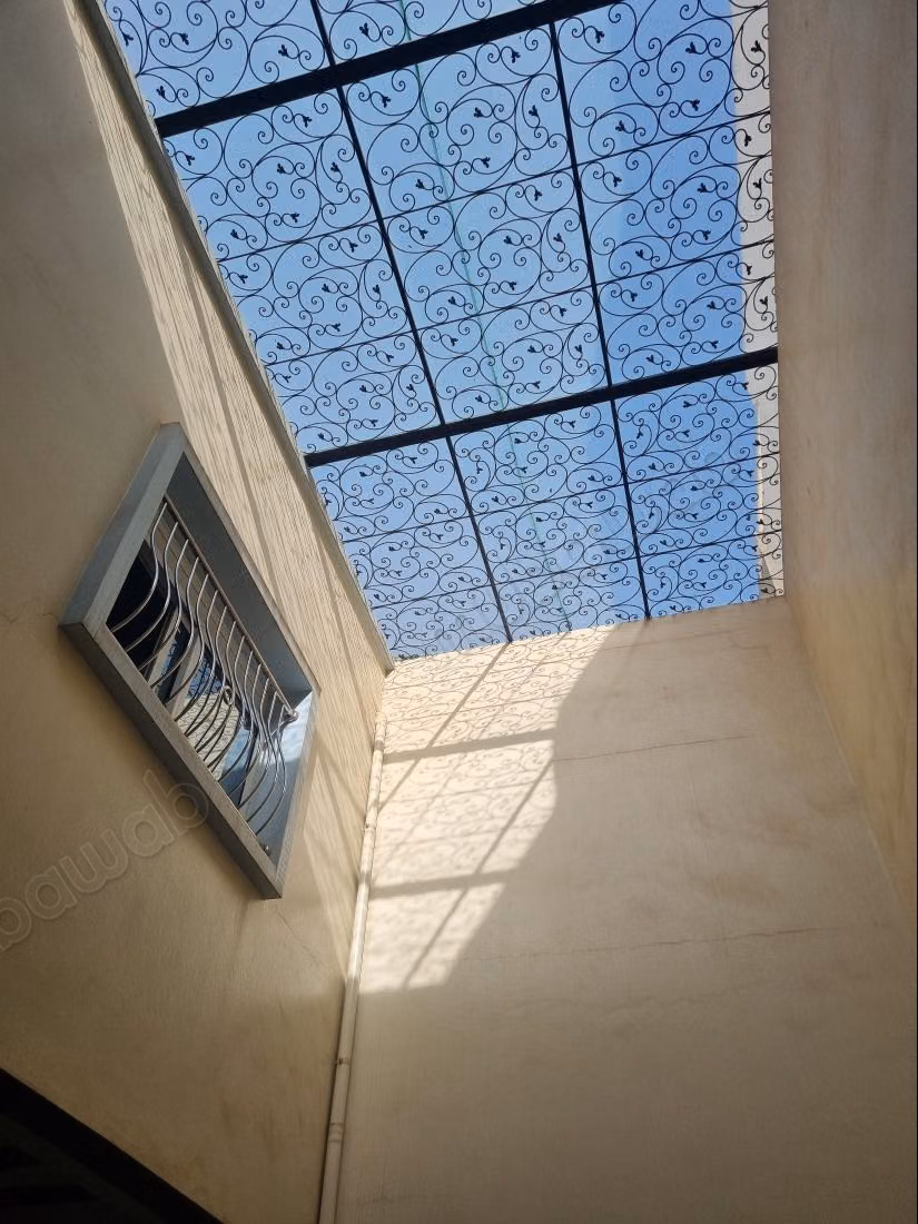 Magnifique villa à louer à Hay Dakhla. 3 grandes pièces. Porte blindée et résidence sécurisée